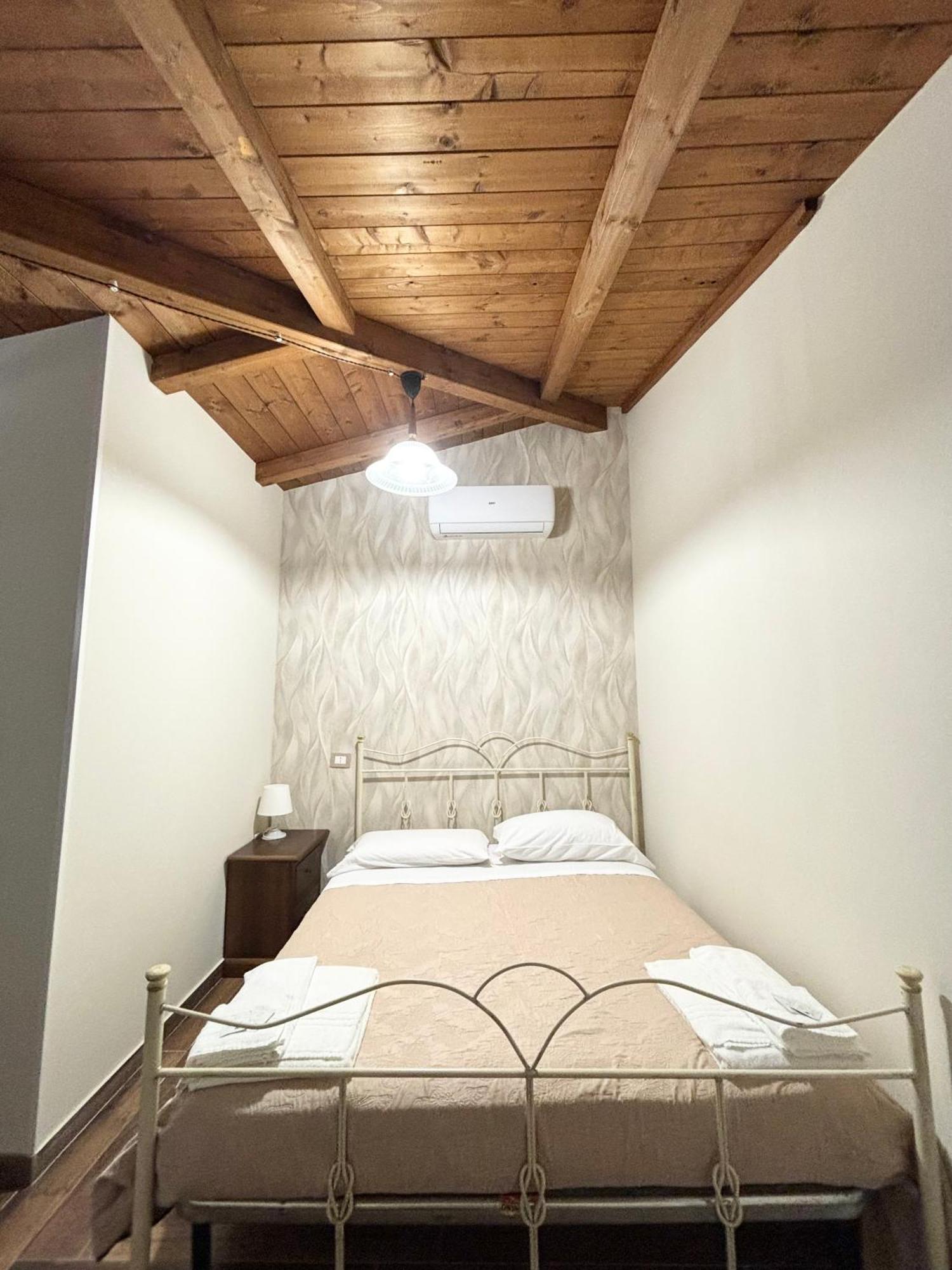 Rooms & Restaurant Il Castagneto Campagna Exterior photo